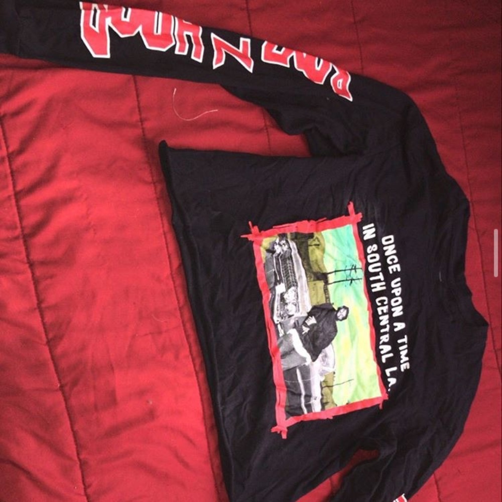 Graphic tee long sleeve